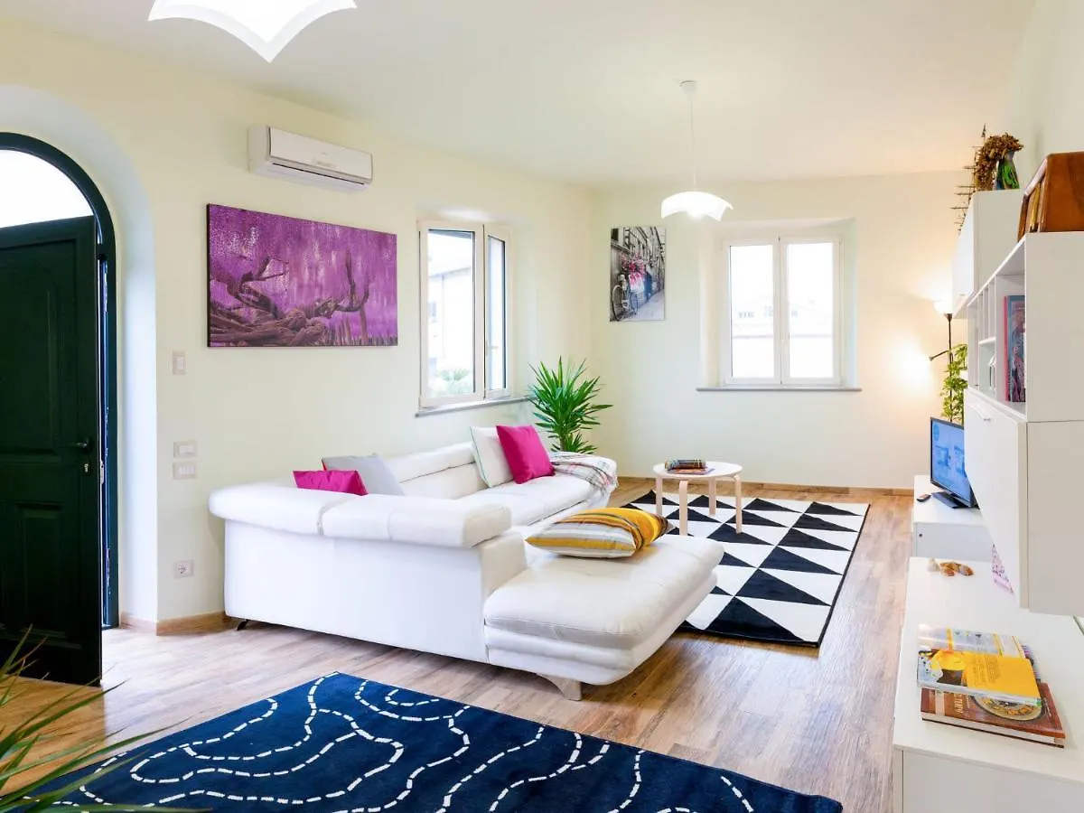 Apartment Sabrina By Interhome لوكا 0*,  إيطاليا